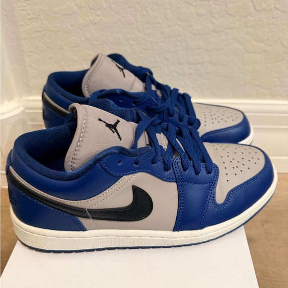 Air Jordan 1 Low Sneakers - Picture 5 of 5